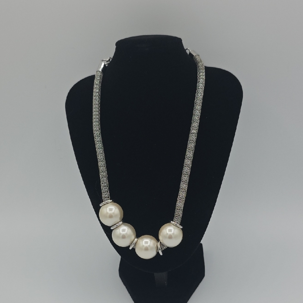 Elegant Silver and White Pearl Necklace